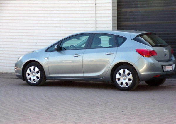 Opel Astra cena 23900 przebieg: 176000, rok produkcji 2010 z Drezdenko małe 436